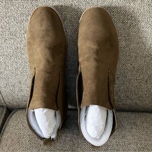 Indigo Rd. Dark Green Vegan Suede Booties - Size 7.5